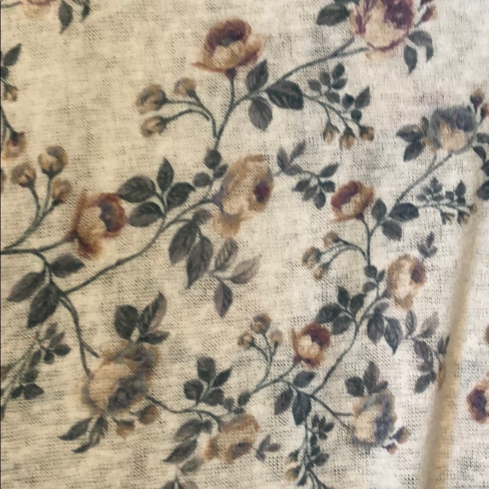 Tops - Picture 3 of 8